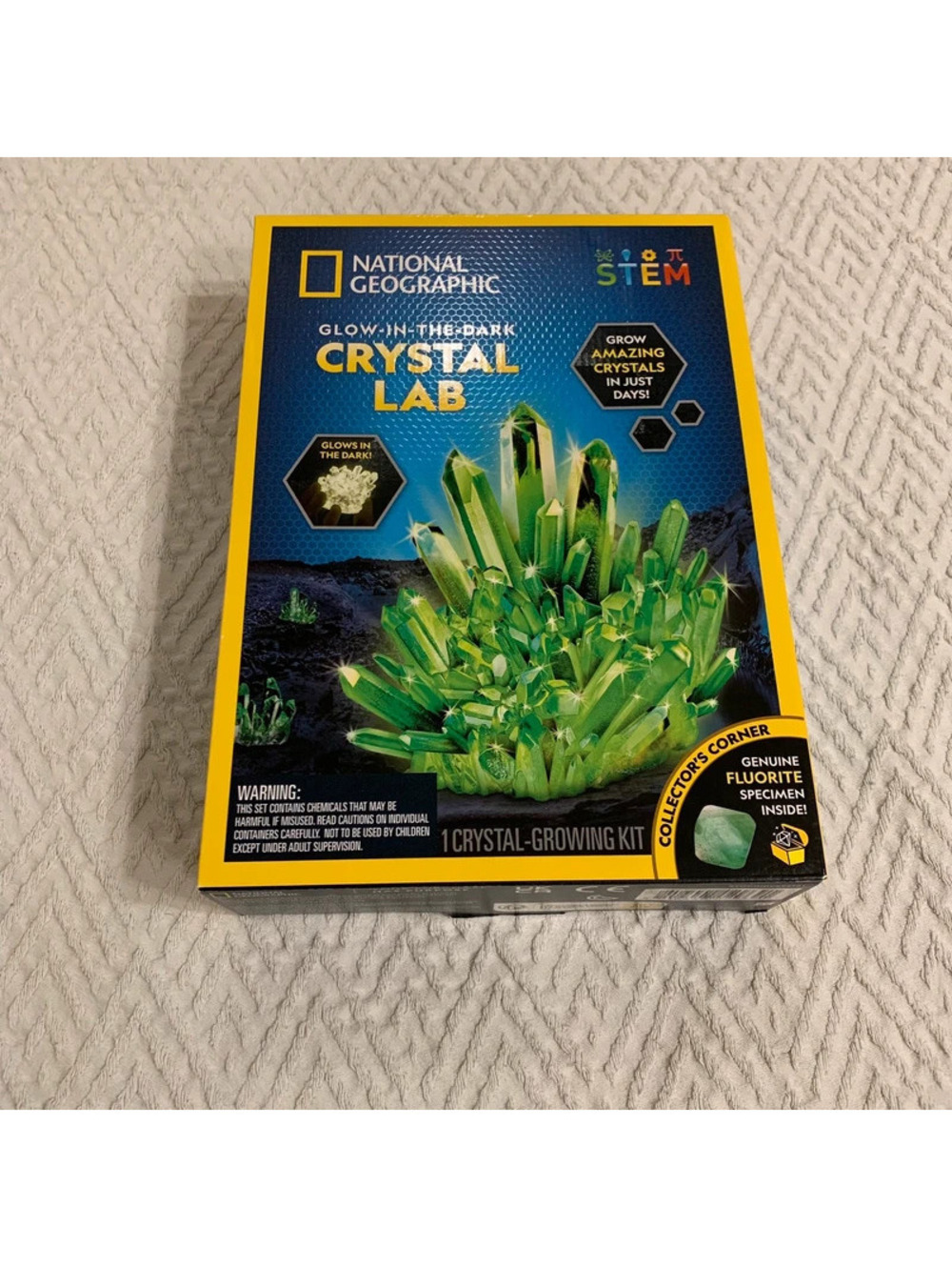 New in Box - National Geographic Glow in the Dark Crystal Lab - STEM